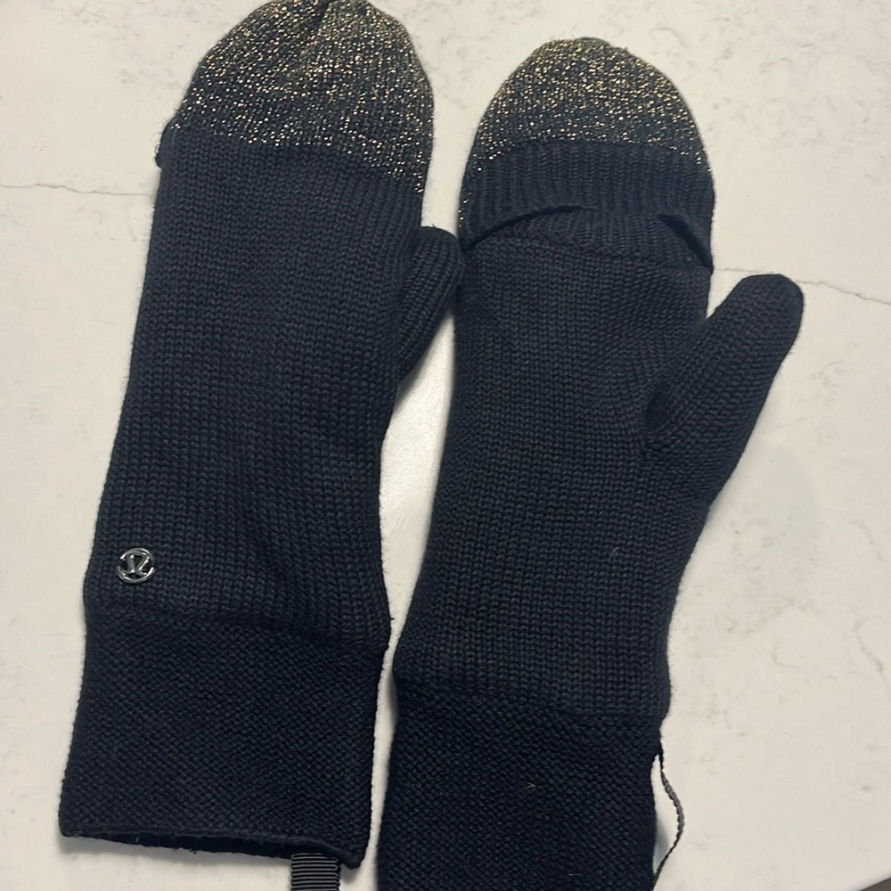 Lululemon black mittens with Sherpa inside! Women’s
